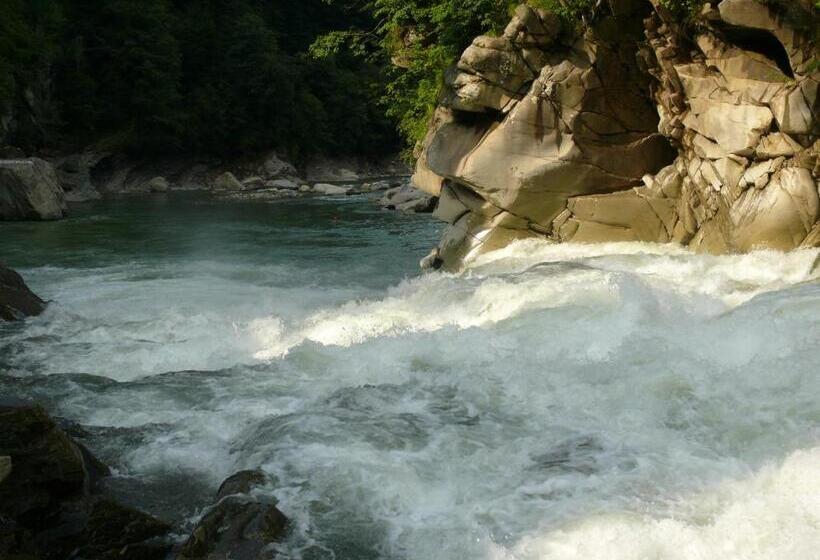 هتل On Dovbush Path