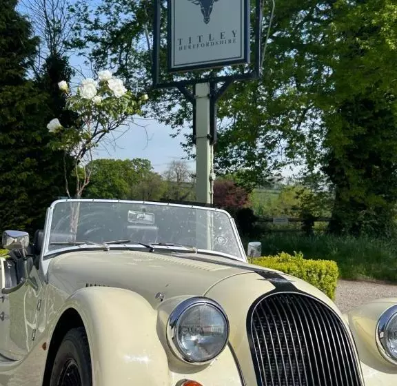 ユースホステル The Stagg Inn & Classic Car Experience