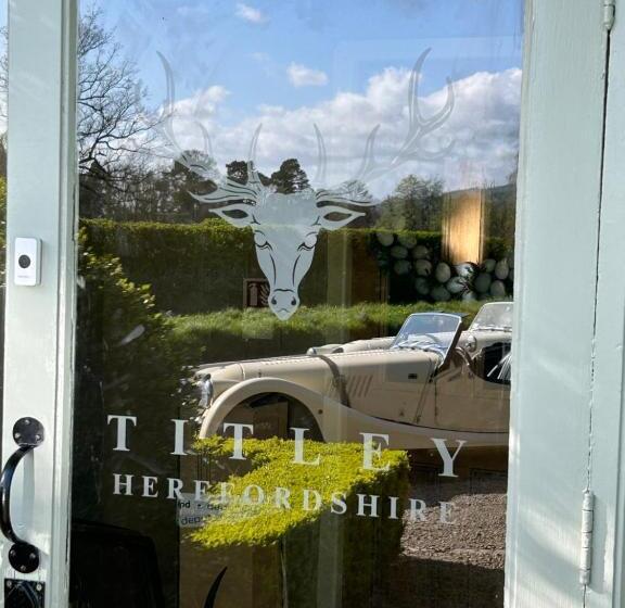 호스텔 The Stagg Inn & Classic Car Experience