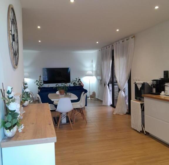 تختخواب و صبحانه La Maison Du Bonheur