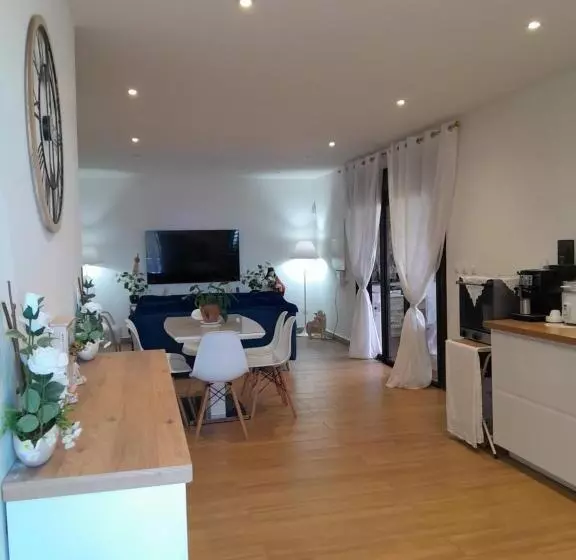 تختخواب و صبحانه La Maison Du Bonheur