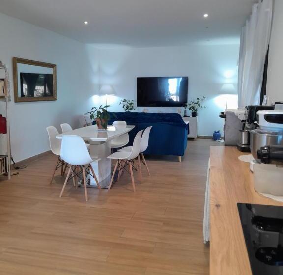 تختخواب و صبحانه La Maison Du Bonheur