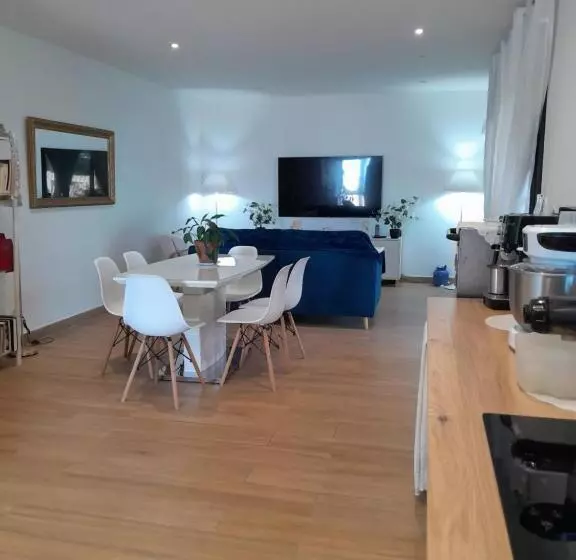 تختخواب و صبحانه La Maison Du Bonheur