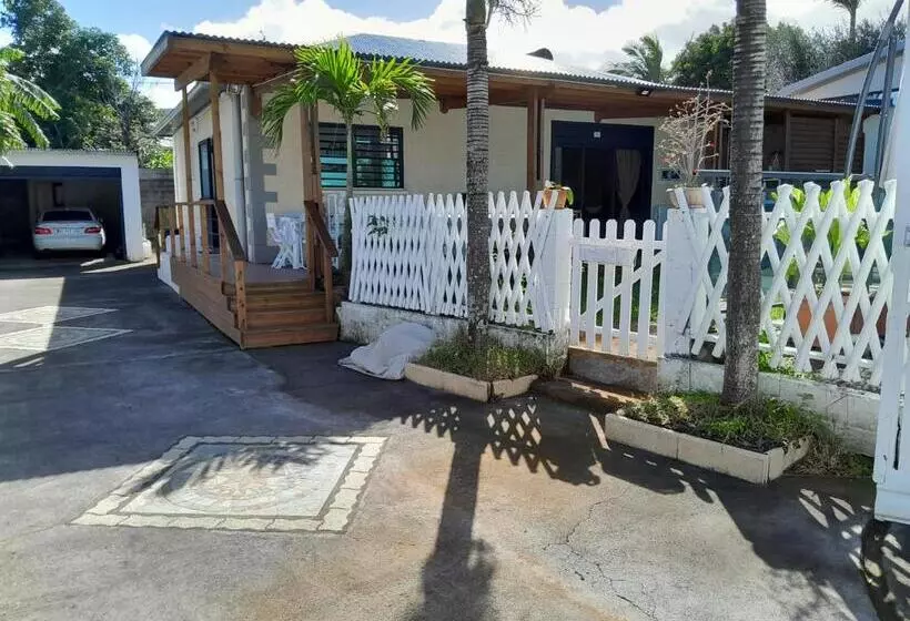 تختخواب و صبحانه La Maison Du Bonheur