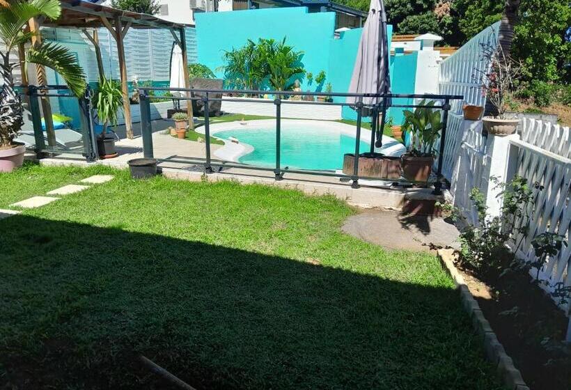 تختخواب و صبحانه La Maison Du Bonheur