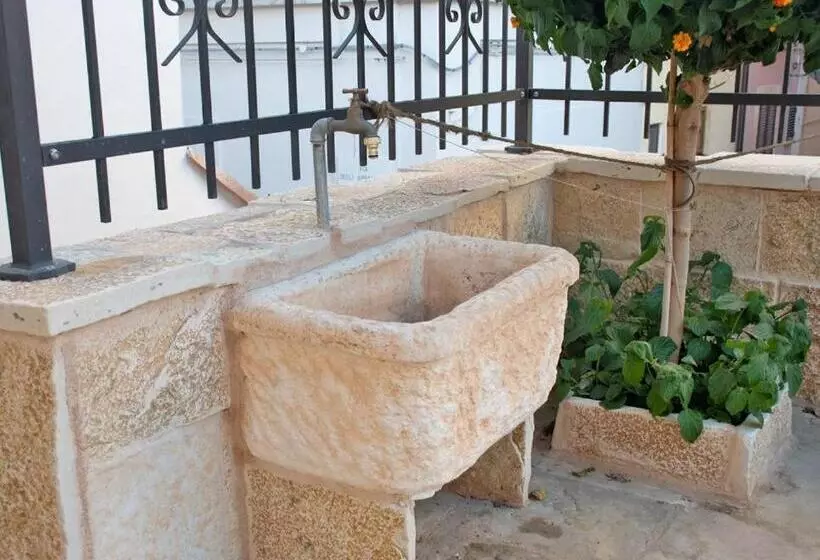 تختخواب و صبحانه Le Casette