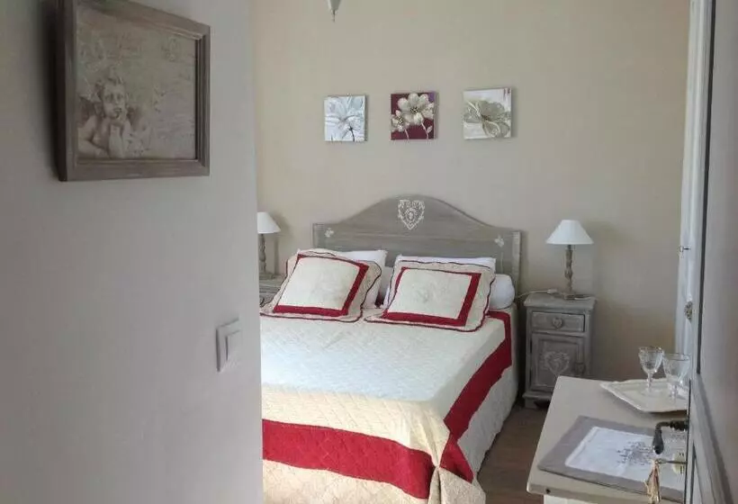 Aamiaismajoitus (B&B) Mas La Mouillere