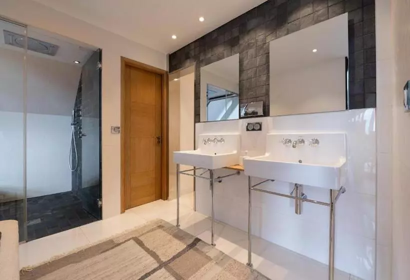 Aamiaismajoitus (B&B) Suite Cathédrale   Ty Castel