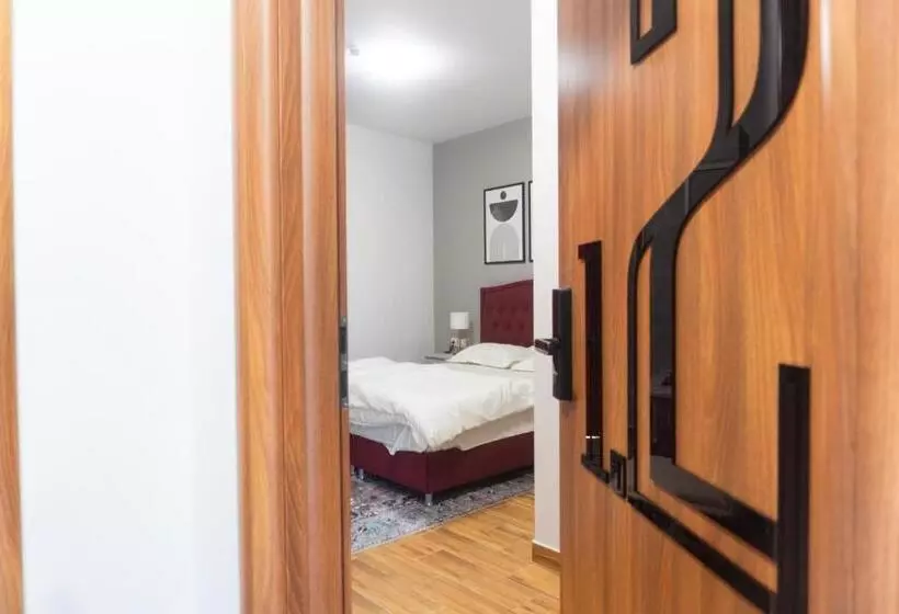 Hotelli Fantazia Oradea   Self Check In & Out