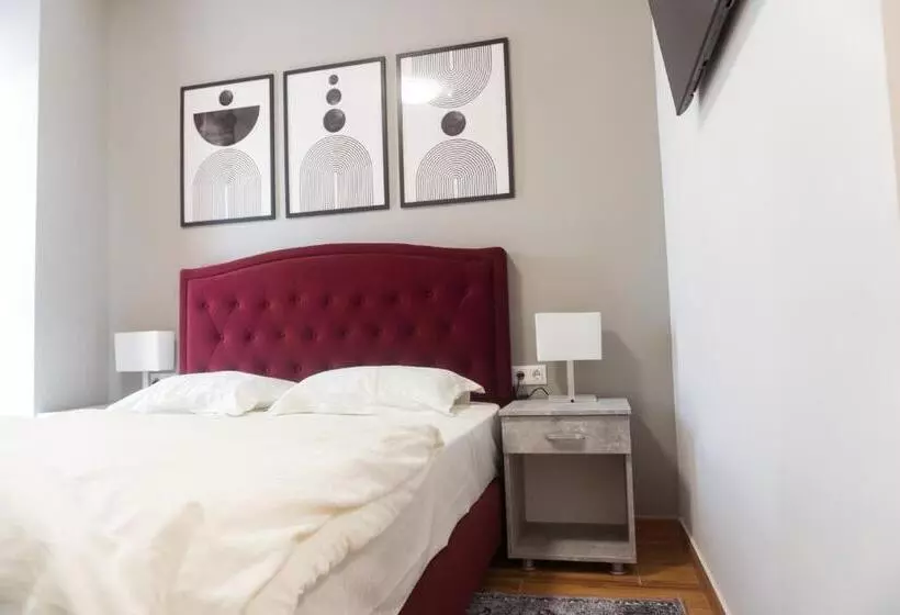 Hotelli Fantazia Oradea   Self Check In & Out