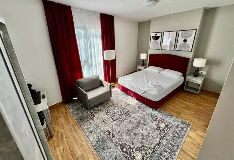 Hotelli Fantazia Oradea   Self Check In & Out