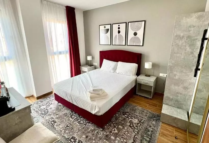 Hotelli Fantazia Oradea   Self Check In & Out