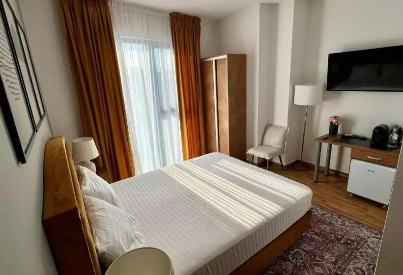 Hotelli Fantazia Oradea   Self Check In & Out