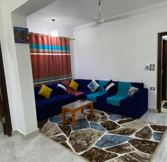 هتل Home And House