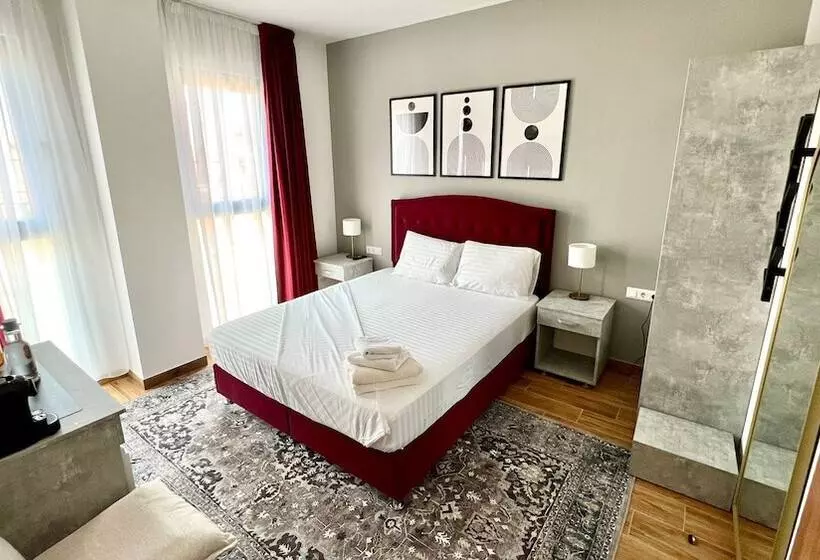 Hotelli Fantazia Oradea   Self Check In & Out