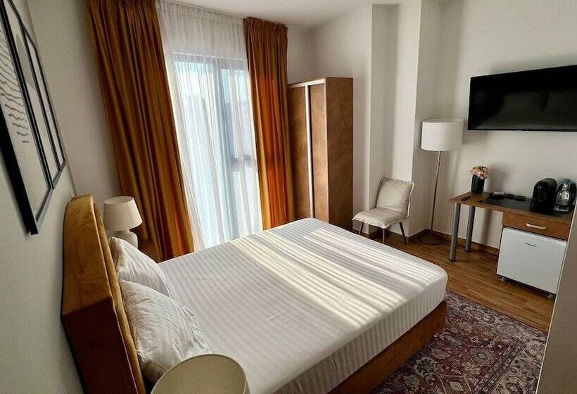 هتل Fantazia Oradea Self Check In & Out