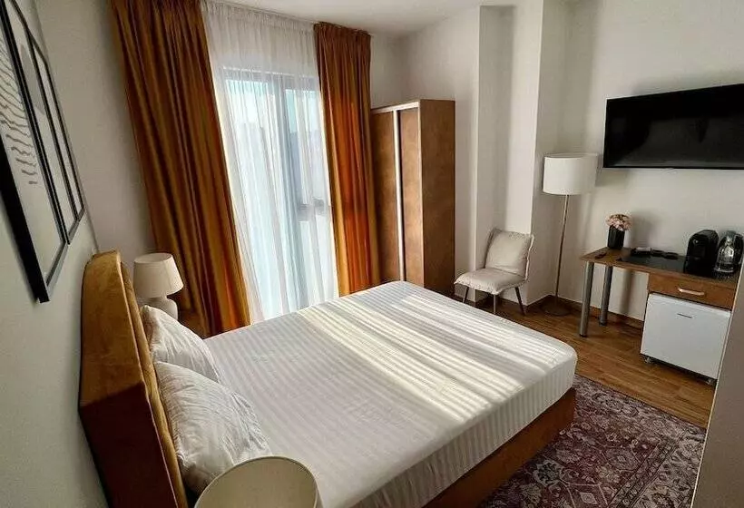 Hotelli Fantazia Oradea   Self Check In & Out