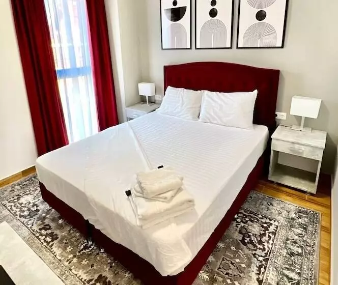 Hotelli Fantazia Oradea   Self Check In & Out