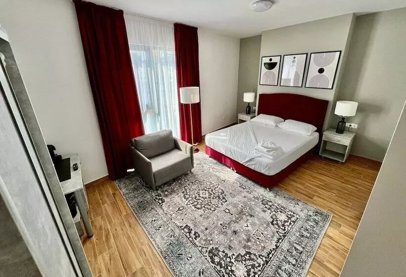 Hotelli Fantazia Oradea   Self Check In & Out