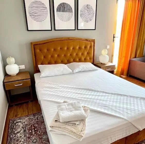 Hotelli Fantazia Oradea   Self Check In & Out