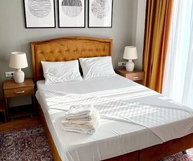 Hotelli Fantazia Oradea   Self Check In & Out