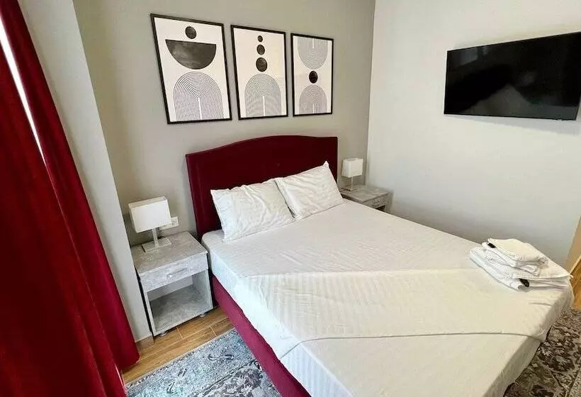 Hotelli Fantazia Oradea   Self Check In & Out