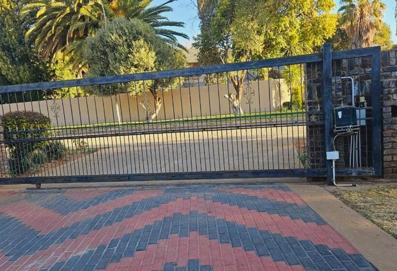 펜션 Happy Stay Guest House Mafikeng