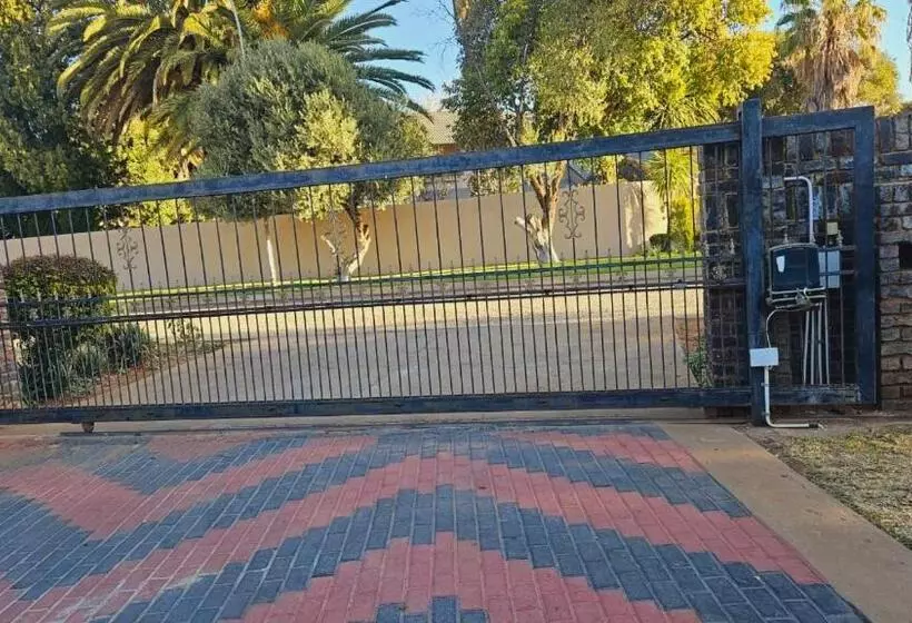 ペンション Happy Stay Guest House Mafikeng