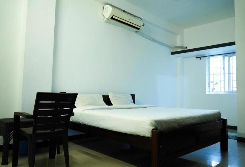 Отель Cruze Residency