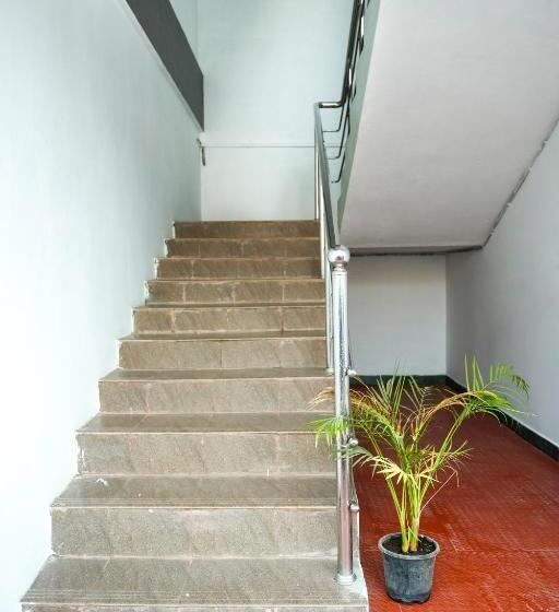 Отель Cruze Residency