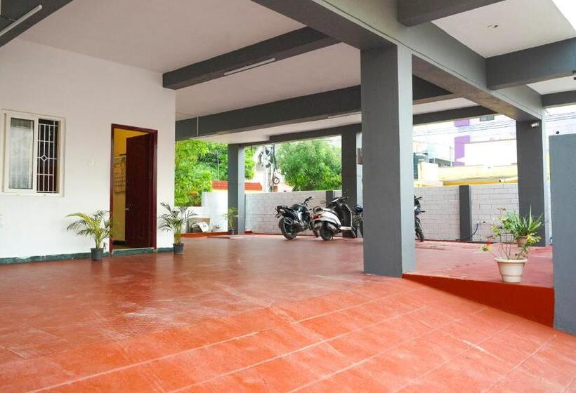 Отель Cruze Residency