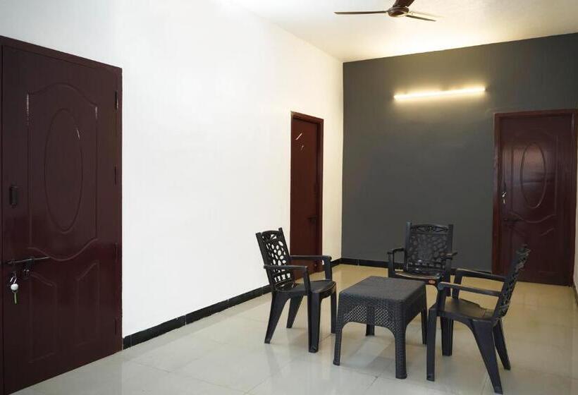 Отель Cruze Residency