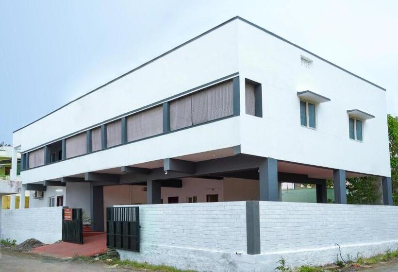 Отель Cruze Residency