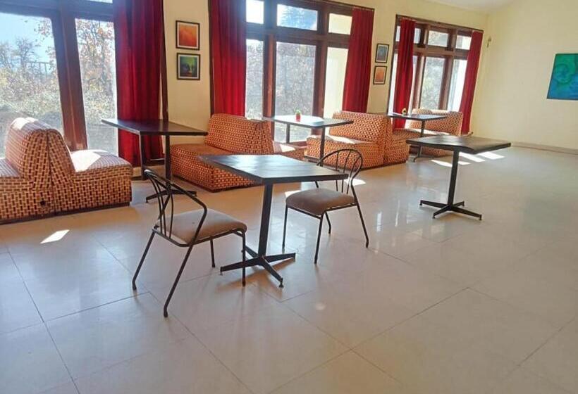 Hotel Himalayan Fort Resort, Manali   ! Riverside Property !! Big Lawn With Bonfire !! Best Selling !! Sce