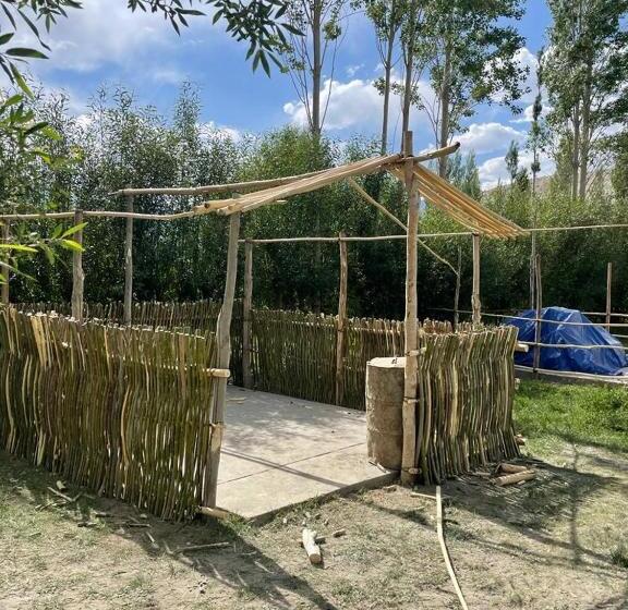 בית מלון כפרי Osay Khar Resort