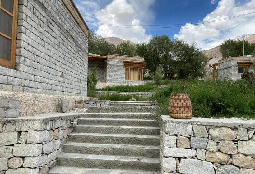 בית מלון כפרי Osay Khar Resort