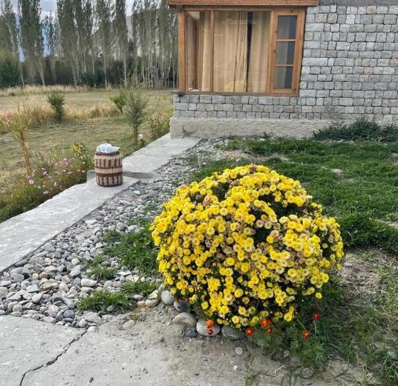 בית מלון כפרי Osay Khar Resort