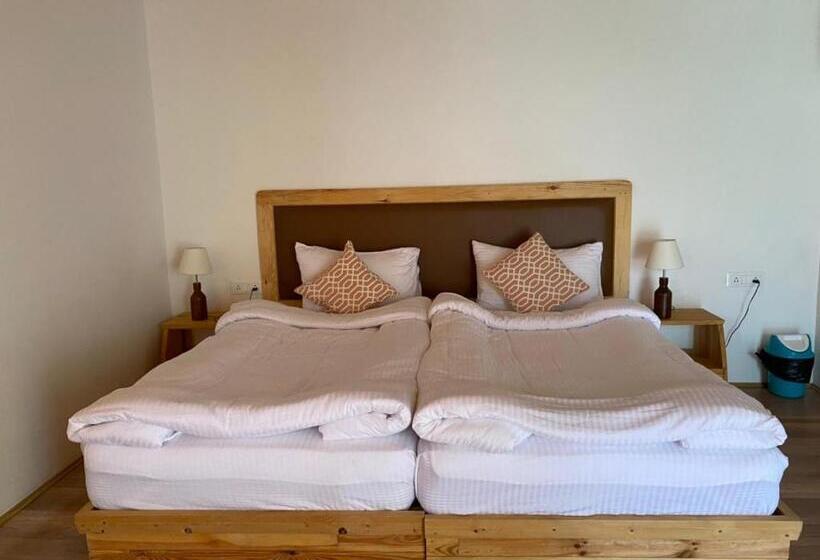 בית מלון כפרי Osay Khar Resort