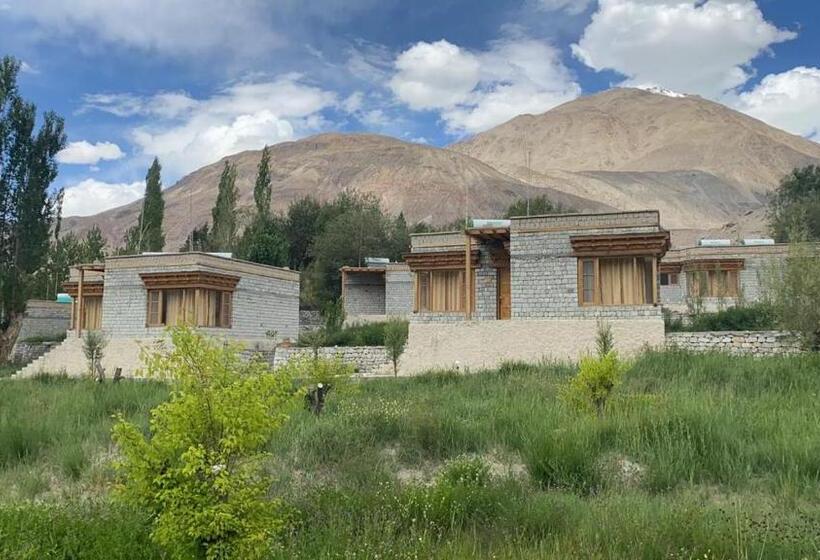 בית מלון כפרי Osay Khar Resort