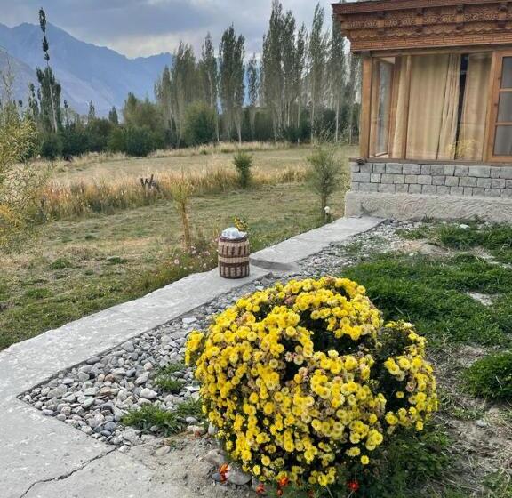 בית מלון כפרי Osay Khar Resort