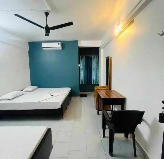هتل Priya Lodge