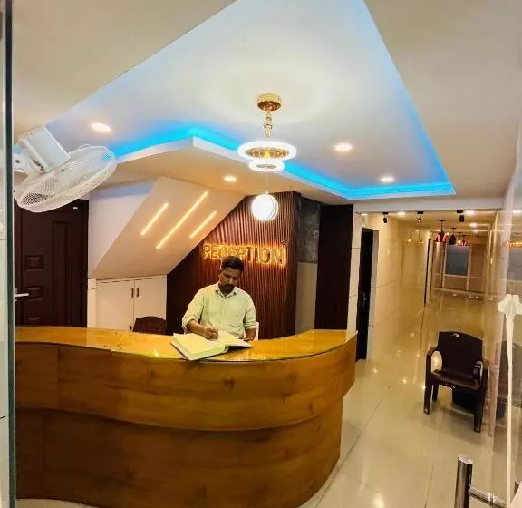 هتل Priya Lodge