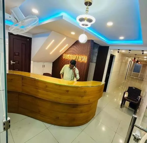 هتل Priya Lodge