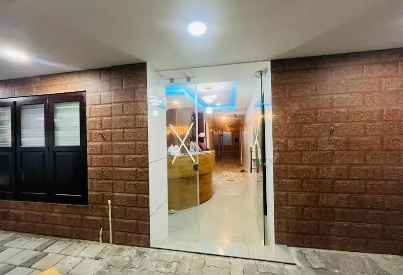 هتل Priya Lodge