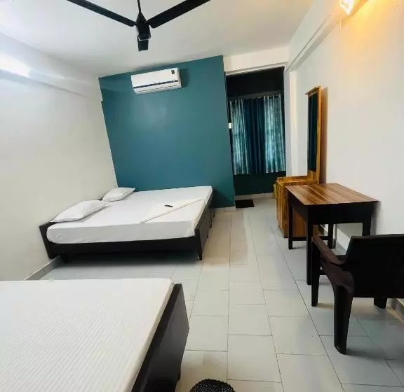 هتل Priya Lodge
