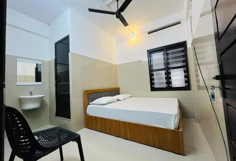 هتل Priya Lodge