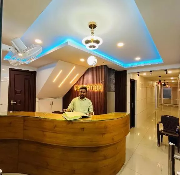 هتل Priya Lodge
