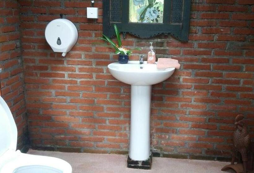 Ketewel Bed & Breakfast Niti Room