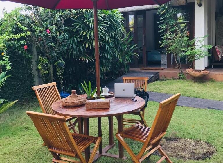 Ketewel Bed & Breakfast Niti Room