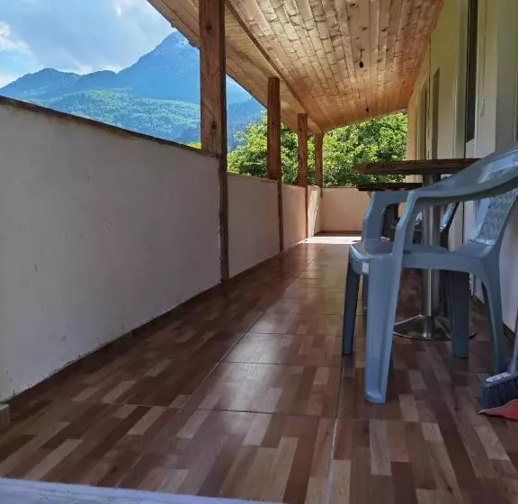 پانسیون Guest House Artani